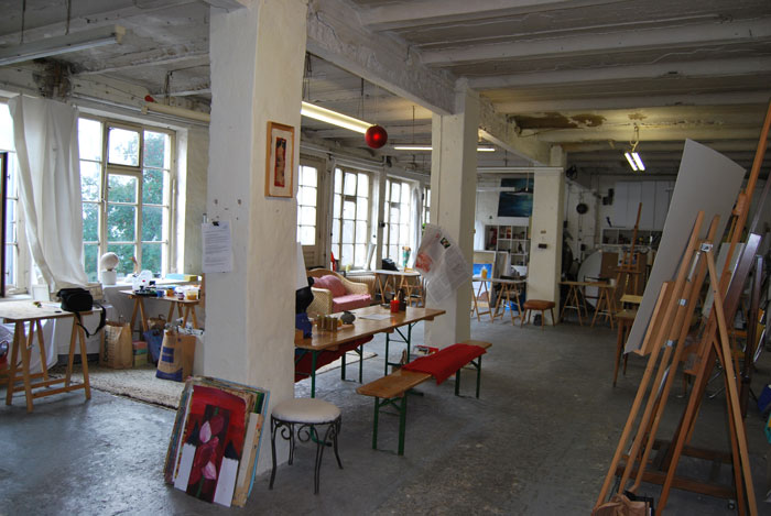 Kunstkurse bzw. Malworkshops im Atelierloft/ Kunstschule Annette Brasch Hamburg stzen sich mit Kunsttechniken mit Stiften, kreiden und verschiedenen Farben auseinander. In lockerer Atmosphäre spricht die kunstschule Besucherinnen jeden alters an. Künstlerische vorkenntnisse sind hier nicht erforderlich. 